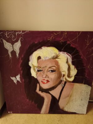 Maleri af Marilyn Monroe med sommerfuglemaske og røde læber.